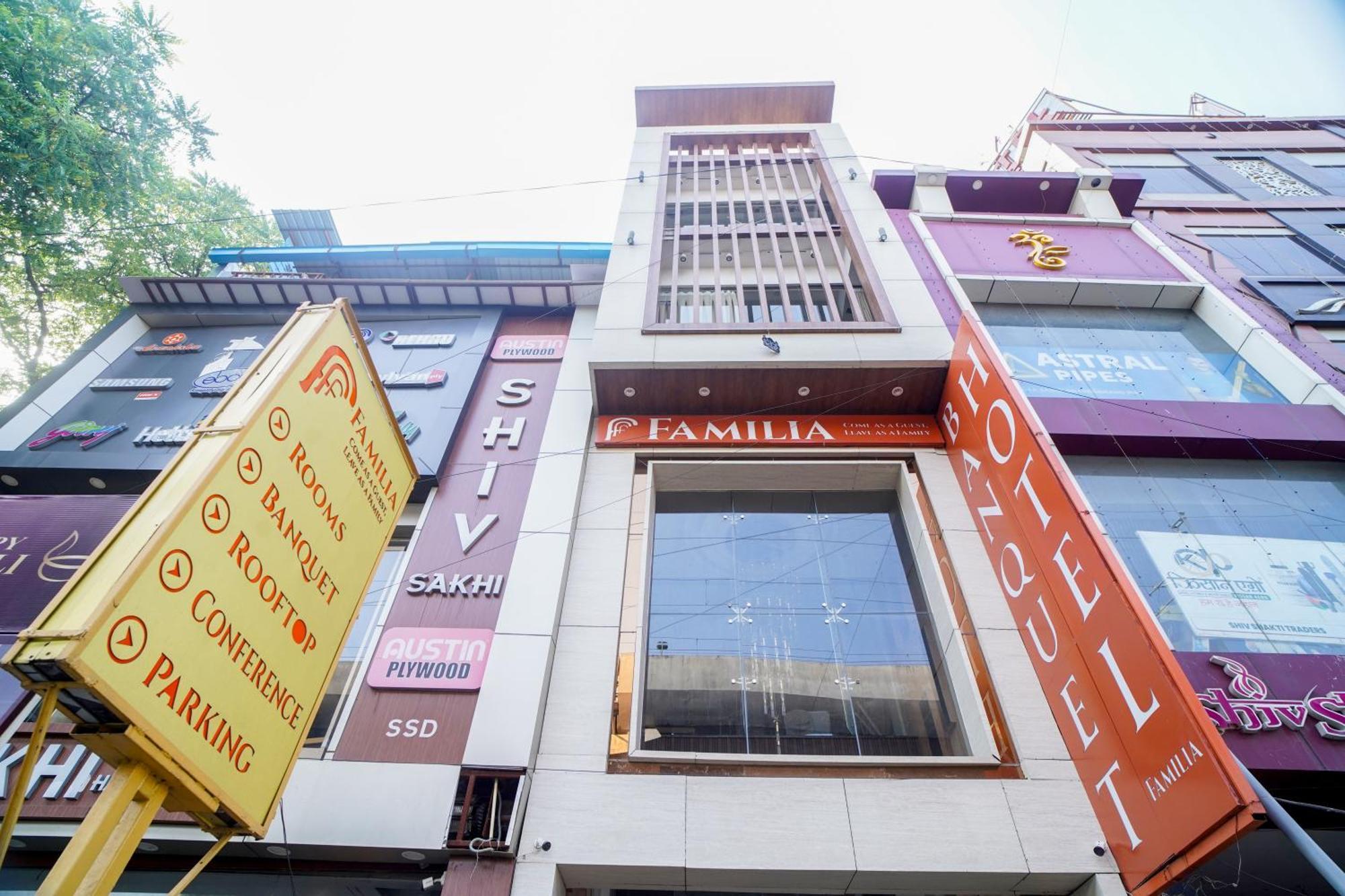 Familia And Banquets Lucknow